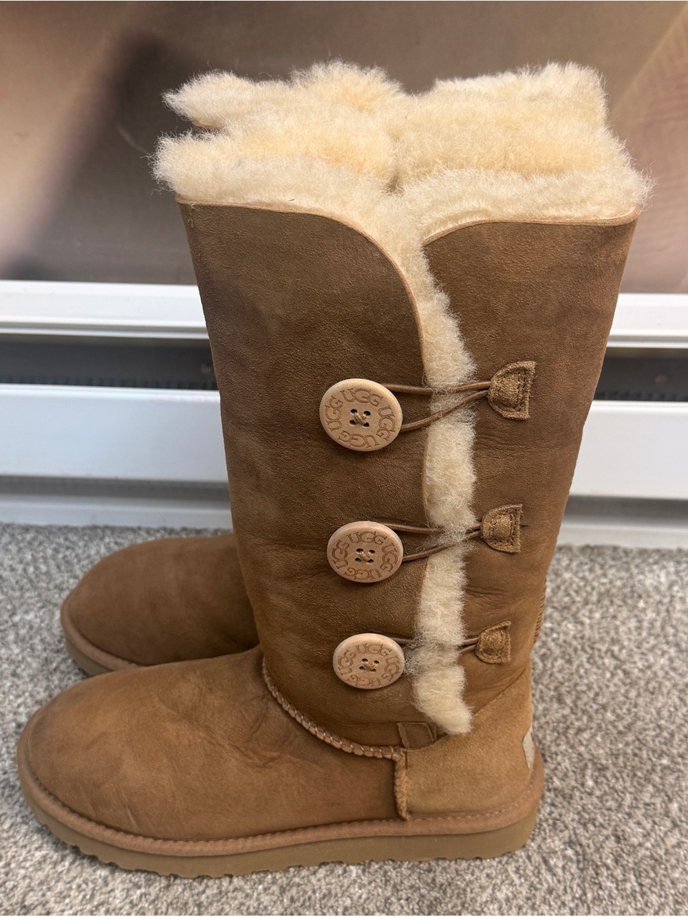Women’s Ugg Bailey Button Triplet Boots in Chestnut Brown size 7